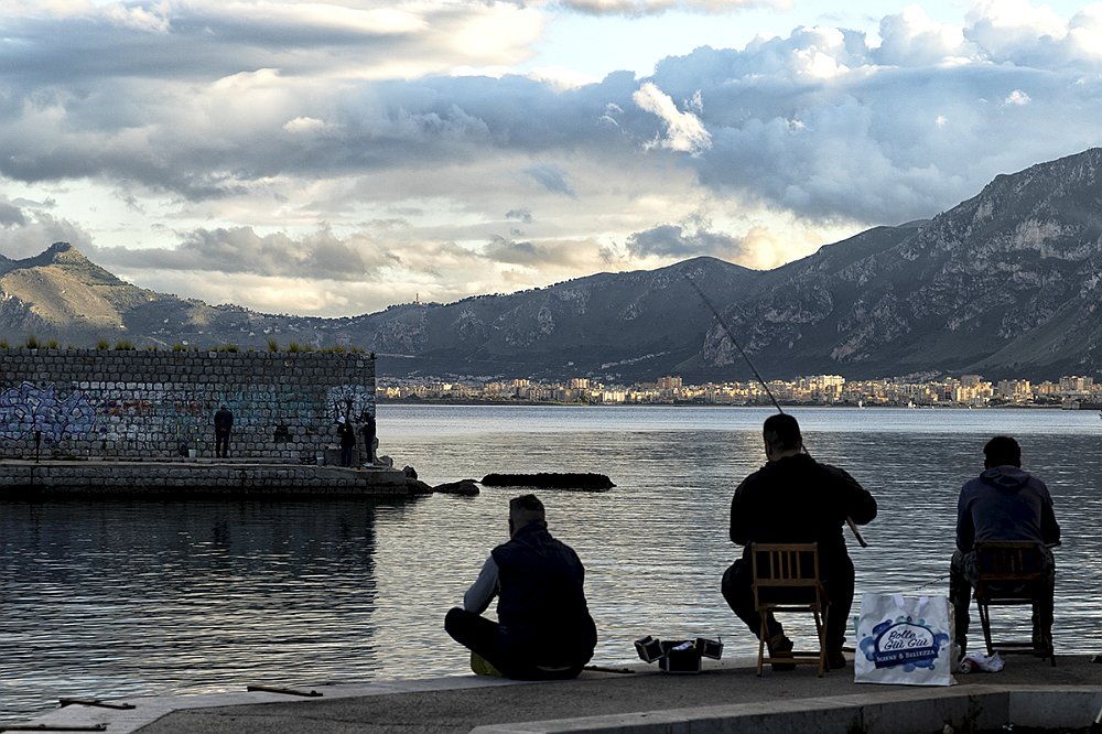 8 - DI PRIMA EZIO - I PESCATORI DEL MOLO DELL'ARENELLA.jpg